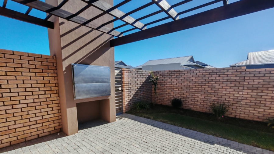 3 Bedroom Property for Sale in Mooikloof Country Estate Western Cape